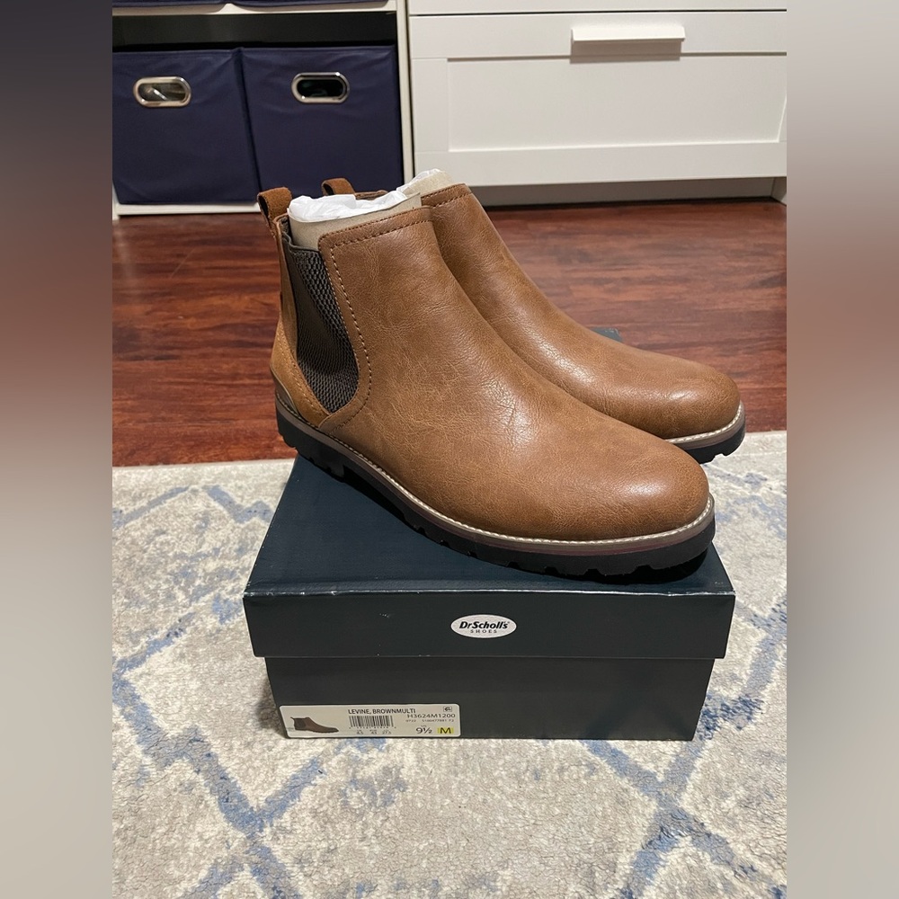 NWOT Dr. Scholl's Levine Men's Brown Boots in size 9.5